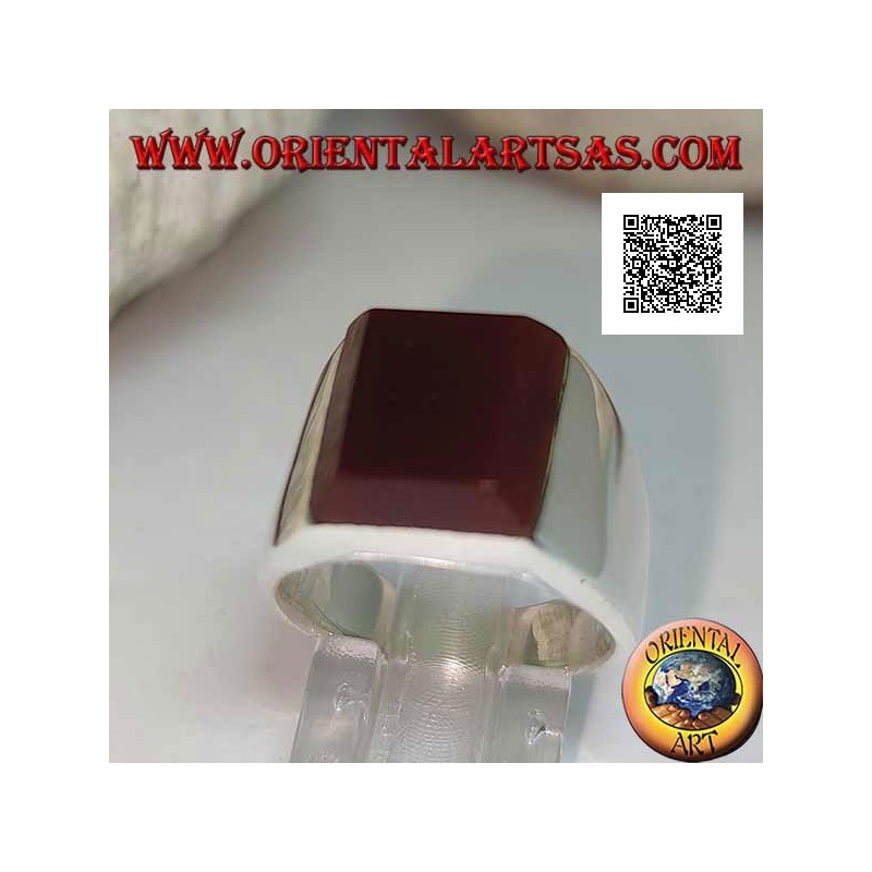 Anillo de plata con cornalina rectangular superpuesta sobre un engaste liso