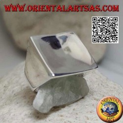 Bague en argent lisse avec grand carré concave de 22 mm
