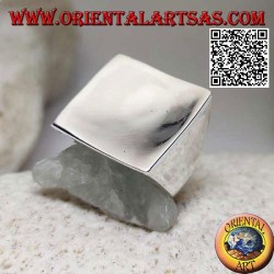 Bague en argent lisse avec grand carré concave de 22 mm