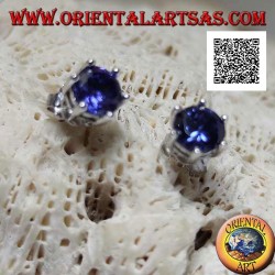 Silver lobe earrings with round synthetic sapphire set with six clips