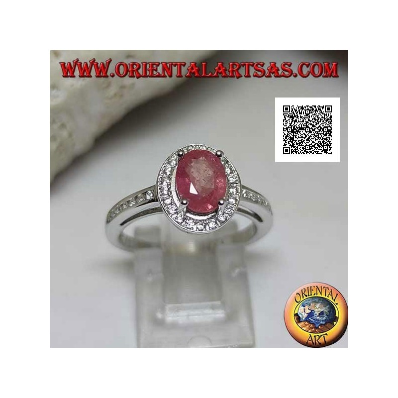 Anello in argento con rubino naturale ovale incastonato con zirconi bianchi intorno e sul lato
