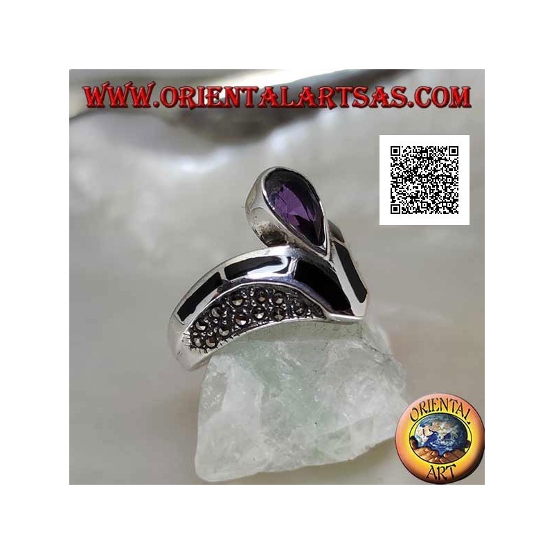 Anello in argento a V tempestato di marcassite con decorazione in onice e ametista naturale a goccia centrale