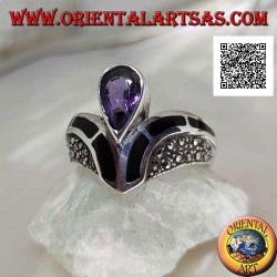 Anillo de plata en forma de V tachonado de marcasita con decoración en ónix y amatista natural con gota central