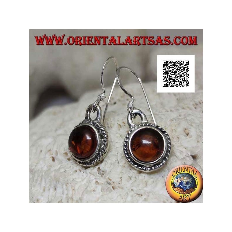 Orecchini in argento pendenti con ambra tonda naturale cabochon contornata da intreccio