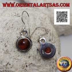 Boucles d'oreilles pendantes en argent avec cabochon rond naturel ambre entouré de tissage