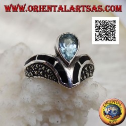 Bague en argent en forme de V parsemée de marcassite à décor de goutte centrale onyx et topaze