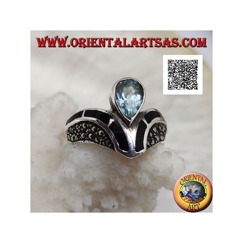 Anillo de plata en forma de V tachonado de marcasita con decoración central de ónix y topacio.