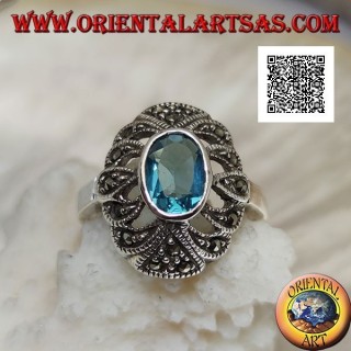 Silberring mit ovalem Blautopas auf einem konvexen perforierten Oval mit Markasit besetzt