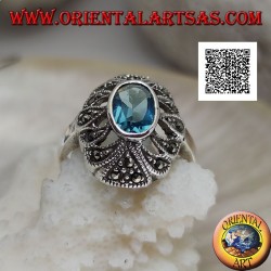 Silberring mit ovalem Blautopas auf einem konvexen perforierten Oval mit Markasit besetzt