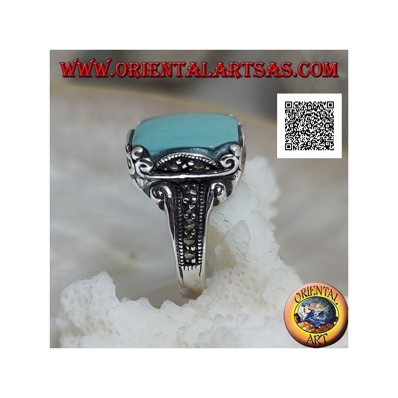 Anello in argento con turchese quadrato cabochon in cornice ondulata e marcassite intorno e sui lati