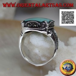 Anillo de plata con turquesa cabujón cuadrado en marco ondulado y marcasita alrededor y a los lados