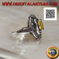 Anillo elíptico de plata con topacio amarillo ovalado y marcasita
