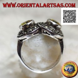 Bague en argent avec deux topazes rondes jaunes en deux cercles parsemés de marcassite se croisant