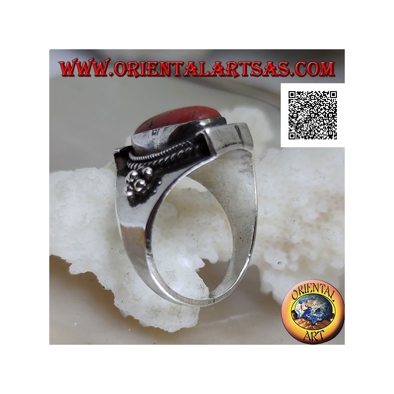 Anillo de plata con coral antiguo tibetano ovalado en engaste nepalí y bolas a los lados (18)