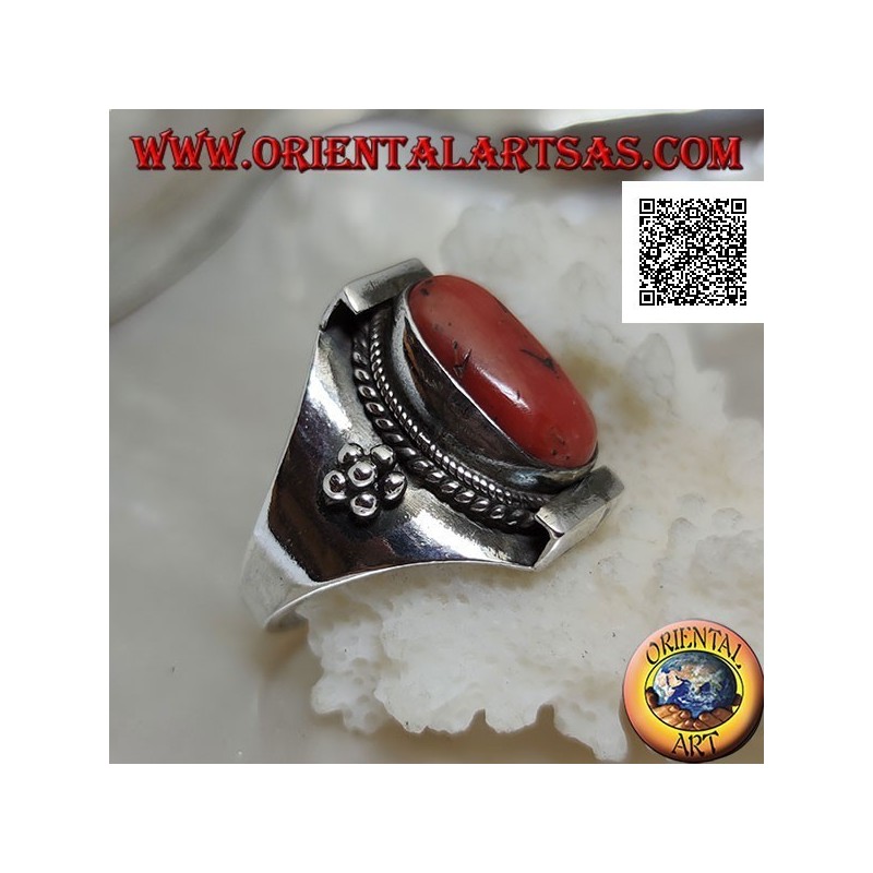 Anillo de plata con coral antiguo tibetano ovalado en engaste nepalí y bolas a los lados (18)