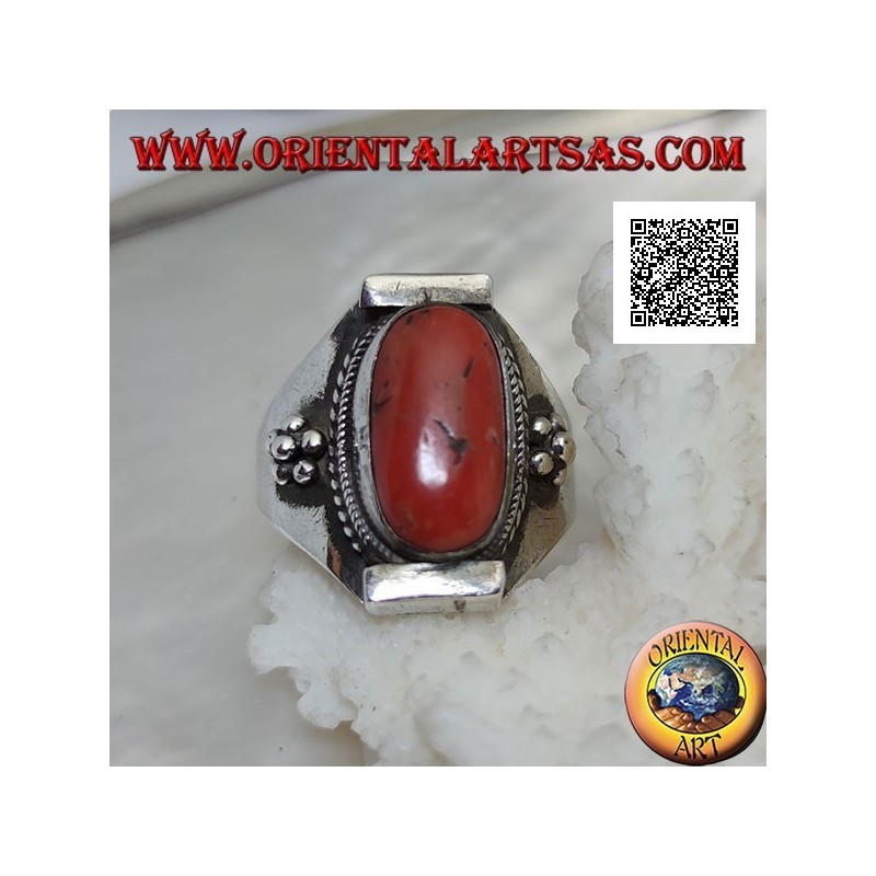 Anillo de plata con coral antiguo tibetano ovalado en engaste nepalí y bolas a los lados (18)