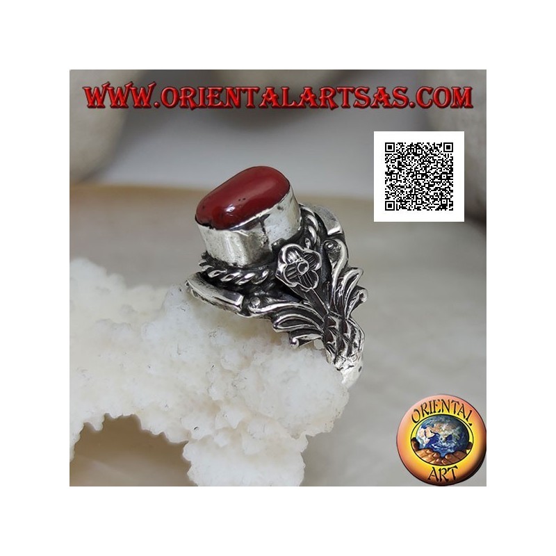 Bague en argent avec corail antique tibétain ovale avec entrelacement et fleur intégrale sur les côtés