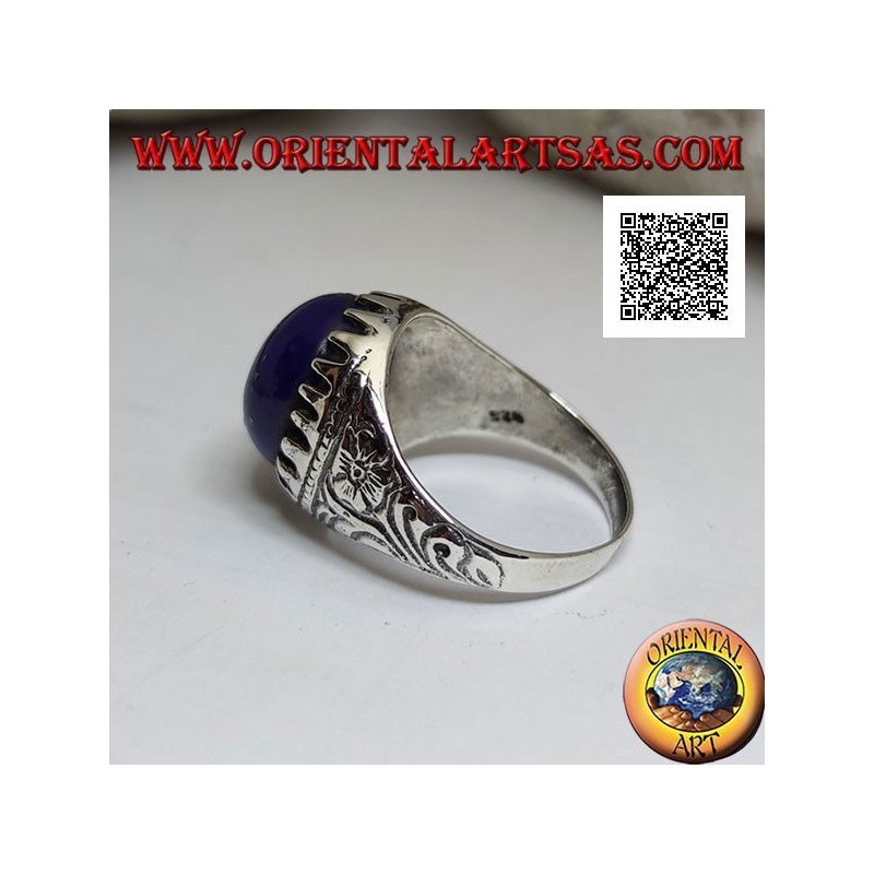 Bague en argent avec cabochon ovale lapis lazuli serti de griffes et gravures florales sur les côtés