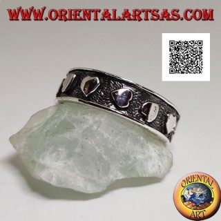 Bague en argent avec coeurs lisses en bas-relief orienté aléatoirement