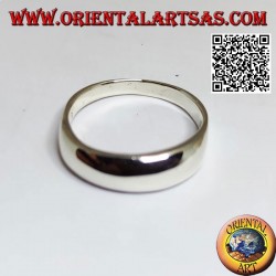 Smooth silver ring with rounded and thick band on the front