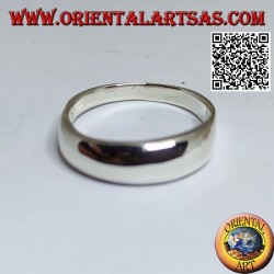 Smooth silver ring with rounded and thick band on the front