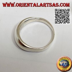 Anillo plateado liso con banda redondeada y gruesa en la parte delantera