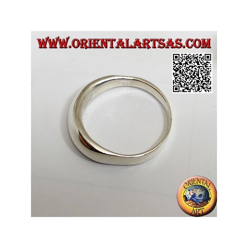 Anillo plateado liso con banda redondeada y gruesa en la parte delantera