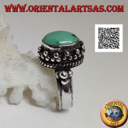 Anillo de plata con turquesa tibetana ovalada antigua rodeada de trío de bolas y entrelazadas (16)