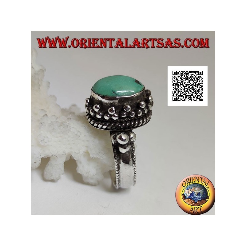 Anillo de plata con turquesa tibetana ovalada antigua rodeada de trío de bolas y entrelazadas (16)