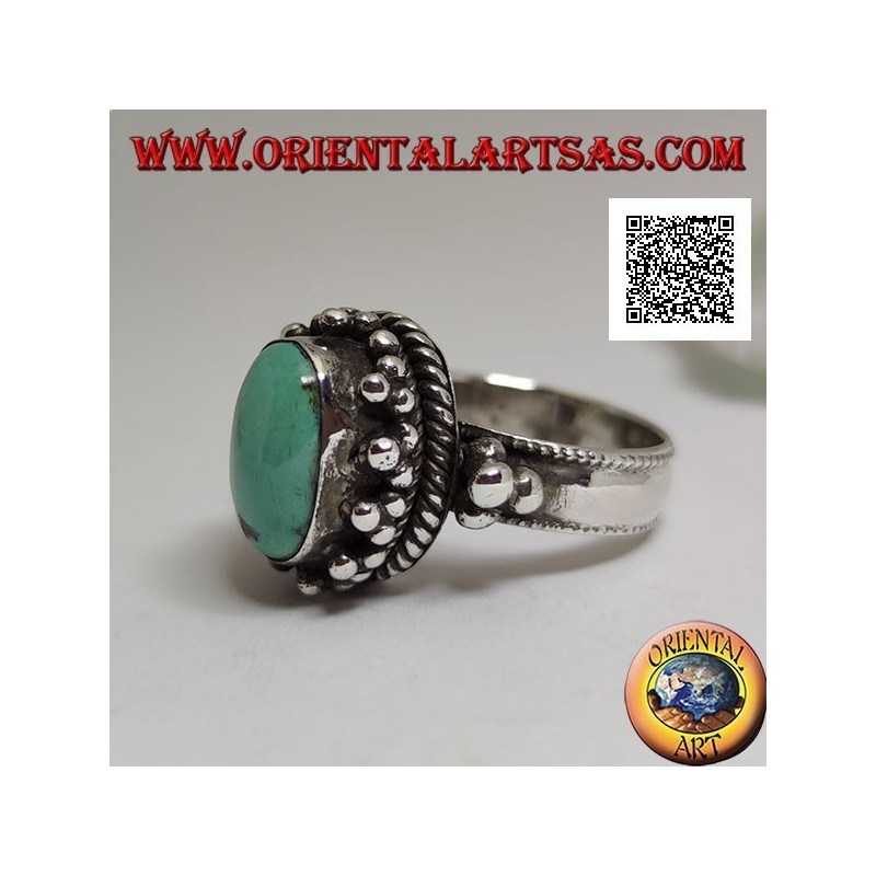Bague en argent avec turquoise tibétaine ovale antique entourée de trio de boules et tissage (16)