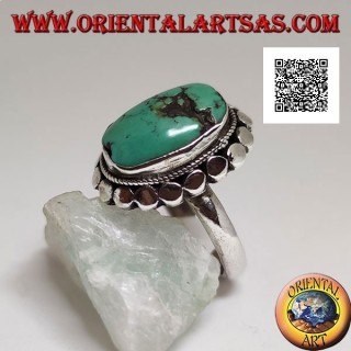 Bague en argent avec ovale turquoise tibétain antique entouré de clous (12)
