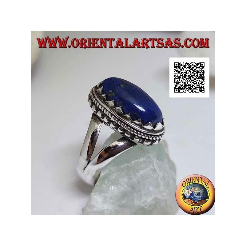 Anello in argento con lapislazzulo ovale incastonato da triangolini e con intreccio intorno