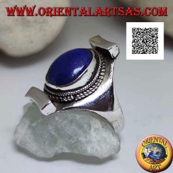 Bague en argent avec lapis lazuli ovale entouré d'entrelacs sur monture népalaise