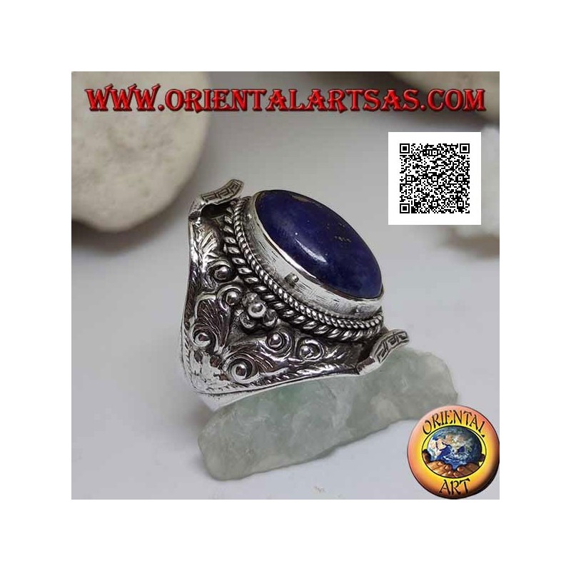 Bague en argent avec lapis lazuli ovale sur monture népalaise et décor floral ethnique en haut relief