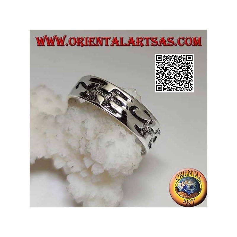 Silver ring with engraved thick stylized lizards