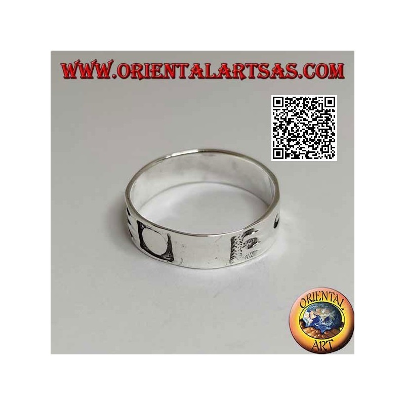 Silver ring with engraved thick stylized lizards