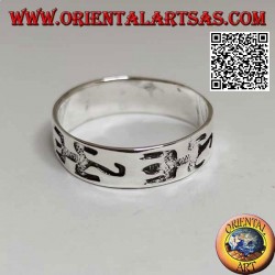 Anillo de plata con lagartos estilizados gruesos grabados