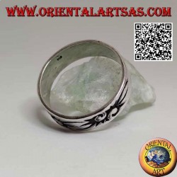 Silver ring with tribal style engraved S