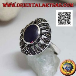 Bague en argent avec lapis lazuli ovale sur un ovale rond ajouré parsemé de marcassite