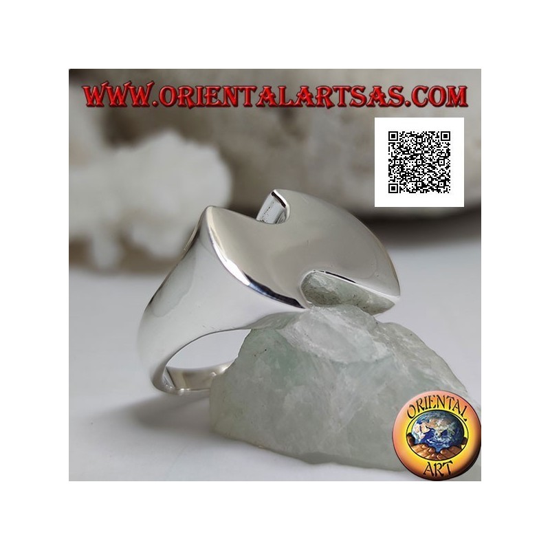 Smooth silver ring with a flat, abstract and sinuous shape in a futuristic style