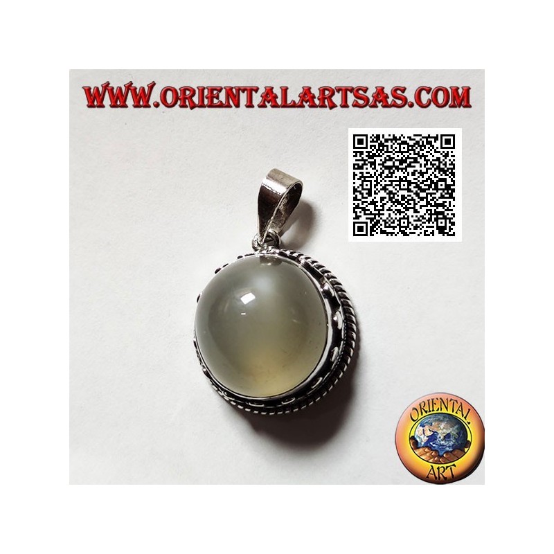 Pendentif en argent avec pierre de lune cabochon ronde entourée d'entrelacements et trio de disques