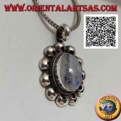 Pendentif en argent avec une pierre de lune ovale arc-en-ciel (adularia) entourée de disques perforés