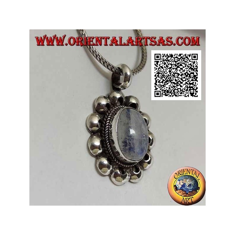 Ciondolo in argento con pietra di luna arcobaleno (adularia) ovale contornata da dischetti traforati