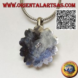 Pendentif en argent avec une pierre de lune ovale arc-en-ciel (adularia) entourée de disques découpés