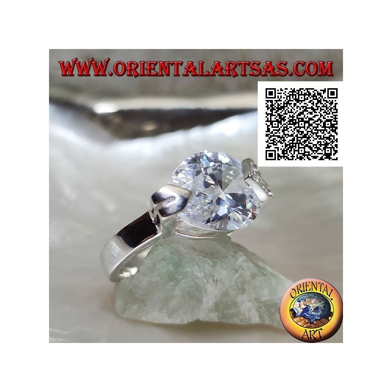 Bague en argent rhodié avec zircon larme facetté blanc avec zircons blancs sur un crochet