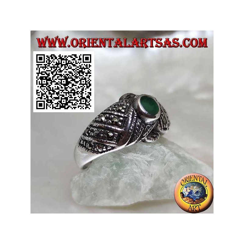 Anillo de plata con ágata verde ovalada en hilos cruzados tachonado de marcasita