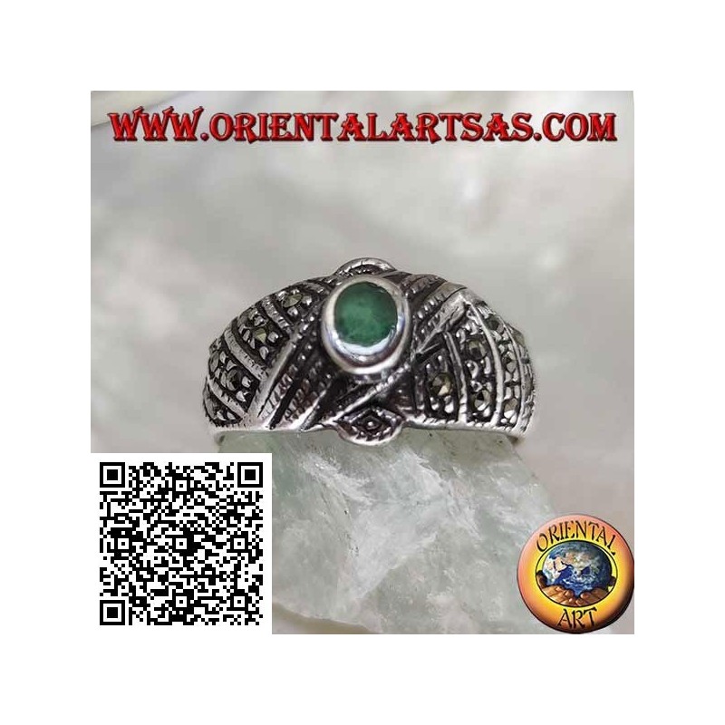 Anillo de plata con ágata verde ovalada en hilos cruzados tachonado de marcasita