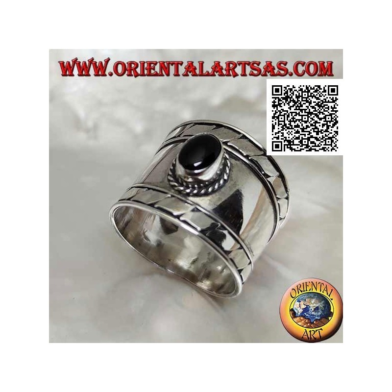 Bague large bande en argent avec onyx ovale et gravures obliques sur les côtés, Bali