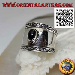 Anillo de plata de banda ancha con ónix ovalado y entrelazado en los lados, Bali