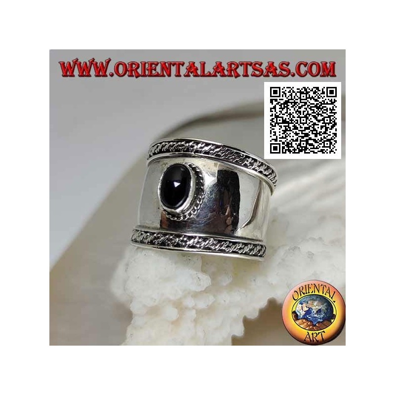 Anillo de plata de banda ancha con ónix ovalado y entrelazado en los lados, Bali